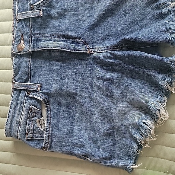 JOE'S JEANS DISTRESSED BLUE JEAN SHORTS BECKETT SIZE 29 - Picture 4 of 16